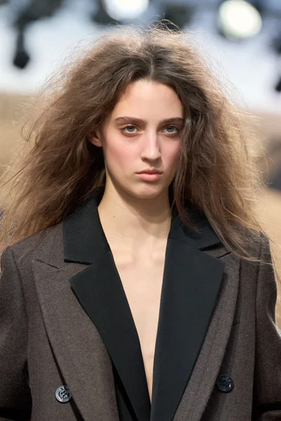 Look 30